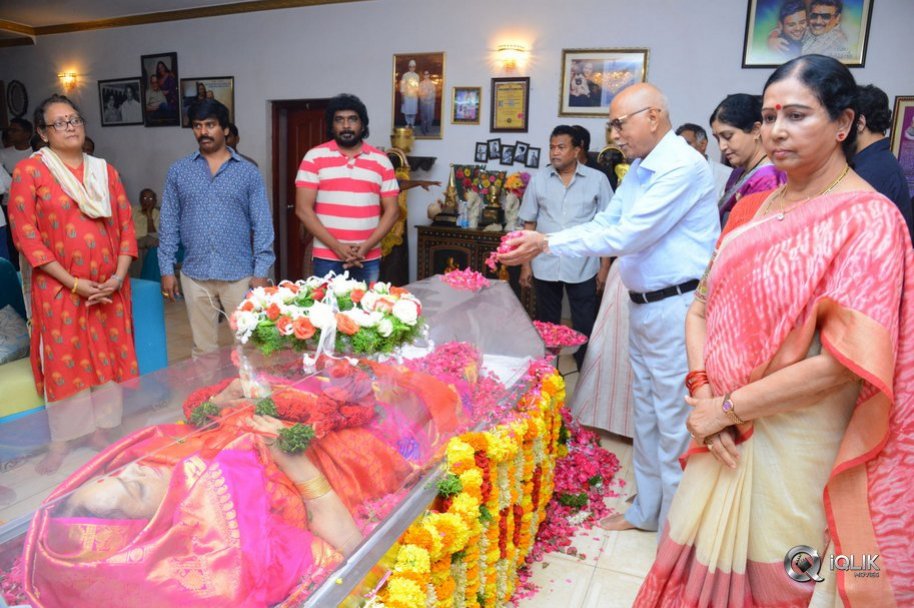 Celebrities-Pay-Homage-to-Vijaya-Nirmala-Garu